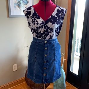 Anne Klein Jean skirt. Size 10